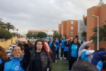 La  carroza anunciadora del Carnaval recorrió este miércoles el centro de la ciudad (Foto TA)
